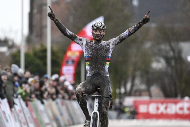 Van Der Poel arrasa no ciclocrosse