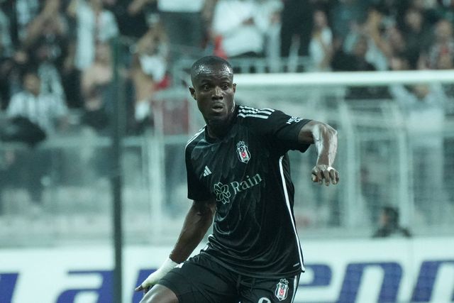 OFICIAL: foi afastado por «más exibições» e agora rescinde com o Besiktas