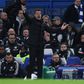 Marco Silva a dar indicações aos seus jogadores em Stamford Bridge