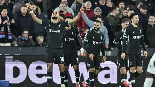 Liverpool atropela West Ham e deixa sério aviso a Amorim