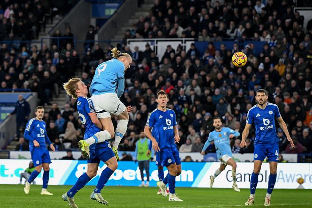 Manchester City sofre, mas regressa às vitórias