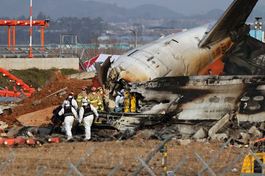 Avião com 181 pessoas falha aterragem e incendeia-se em aeroporto da Coreia do Sul