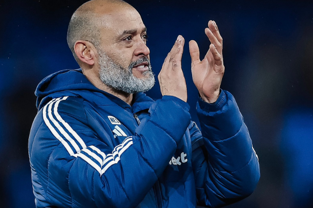 Nuno Espírito Santo a agradecer o apoio dos adeptos do Nottingham Forest