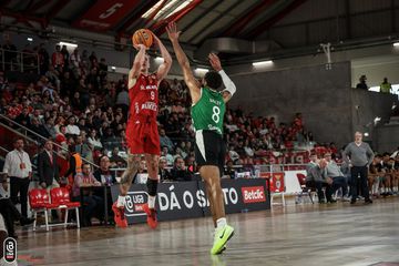 Ninguém trava o tricampeão!