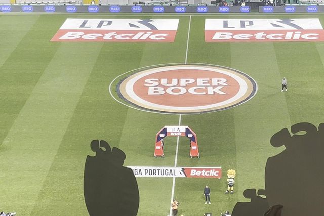 Frederico Varandas e Nani no relvado antes do dérbi