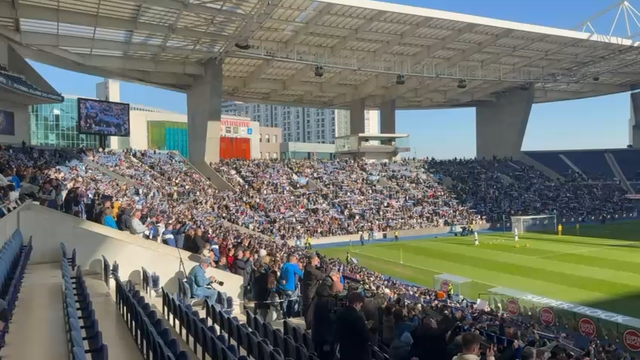 Hino do FC Porto cantado no treino aberto