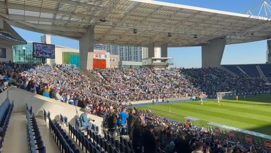 Hino do FC Porto cantado no treino aberto