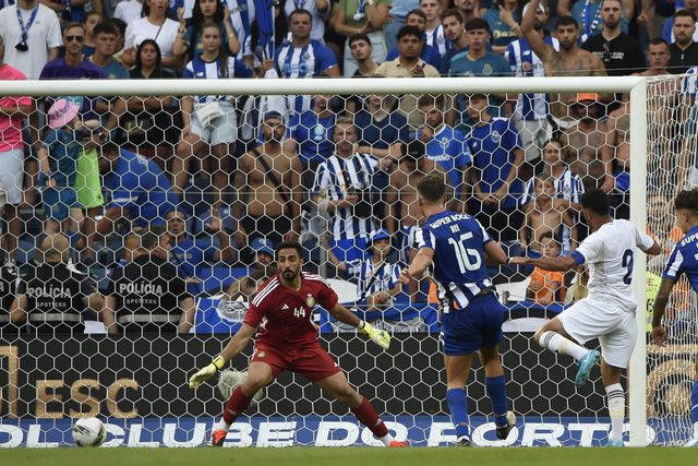 Iván Jaime, jogador do FC Porto, remata no jogo entre o FC Porto e o Al-Nassr no Estádio do Dragao no Porto. Domingo 28 de Julho de 2024 (ANDRE ALVES/GRAFISLAB)(GRAFISLAB)