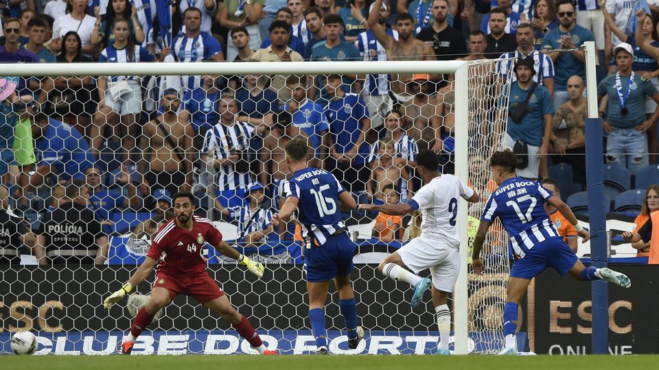 Iván Jaime, jogador do FC Porto, remata no jogo entre o FC Porto e o Al-Nassr no Estádio do Dragao no Porto. Domingo 28 de Julho de 2024 (ANDRE ALVES/GRAFISLAB)(GRAFISLAB)