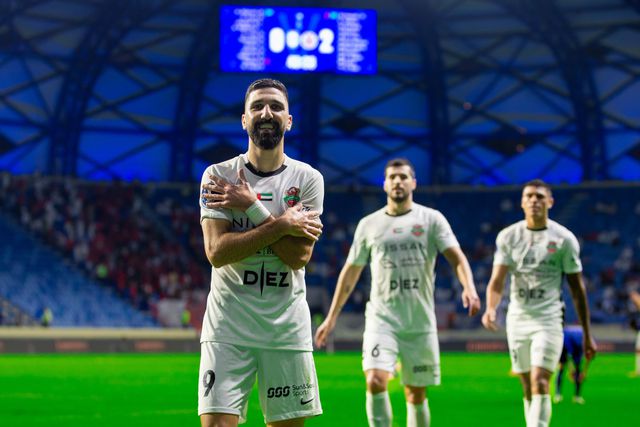 Hóquei ou futebol? Paulo Sousa empata a cinco (!) com o Al Nasr
