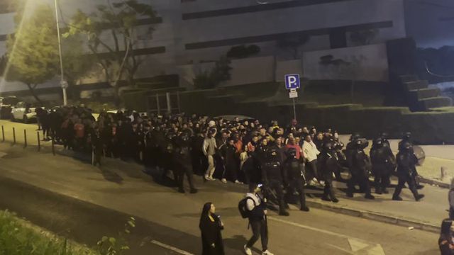 A chegada dos adeptos do Benfica a Alvalade para o dérbi desta noite