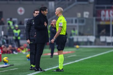 Paulo Fonseca expulso no empate frente à ex-equipa com Conceição atento