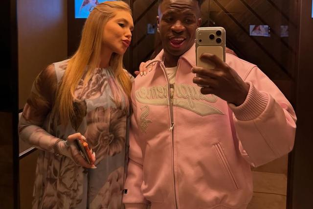 Vinícius Jr. com a namorada Virgínia no Dubai - Foto: Vinícius Jr./Instagram