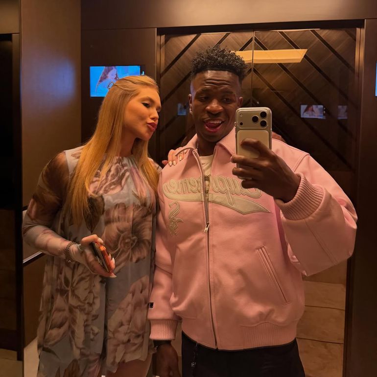 Vinícius Jr. com a namorada Virgínia no Dubai - Foto: Vinícius Jr./Instagram