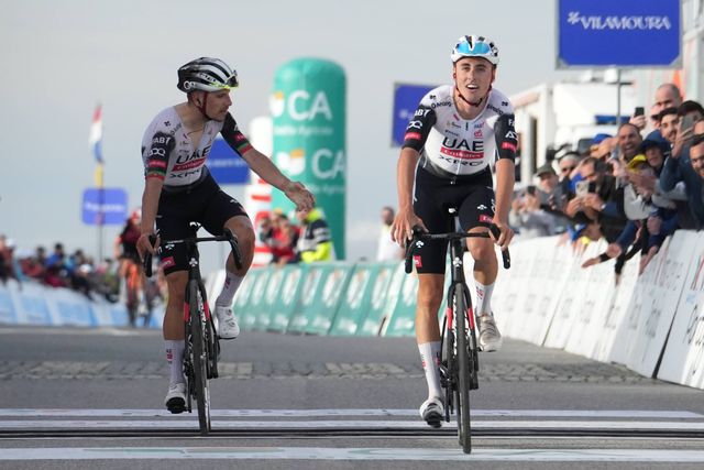 João Almeida permite a vitória a Jan Christen no Alto da Fóia, na 2.ª etapa da Volta ao Algarve 2025