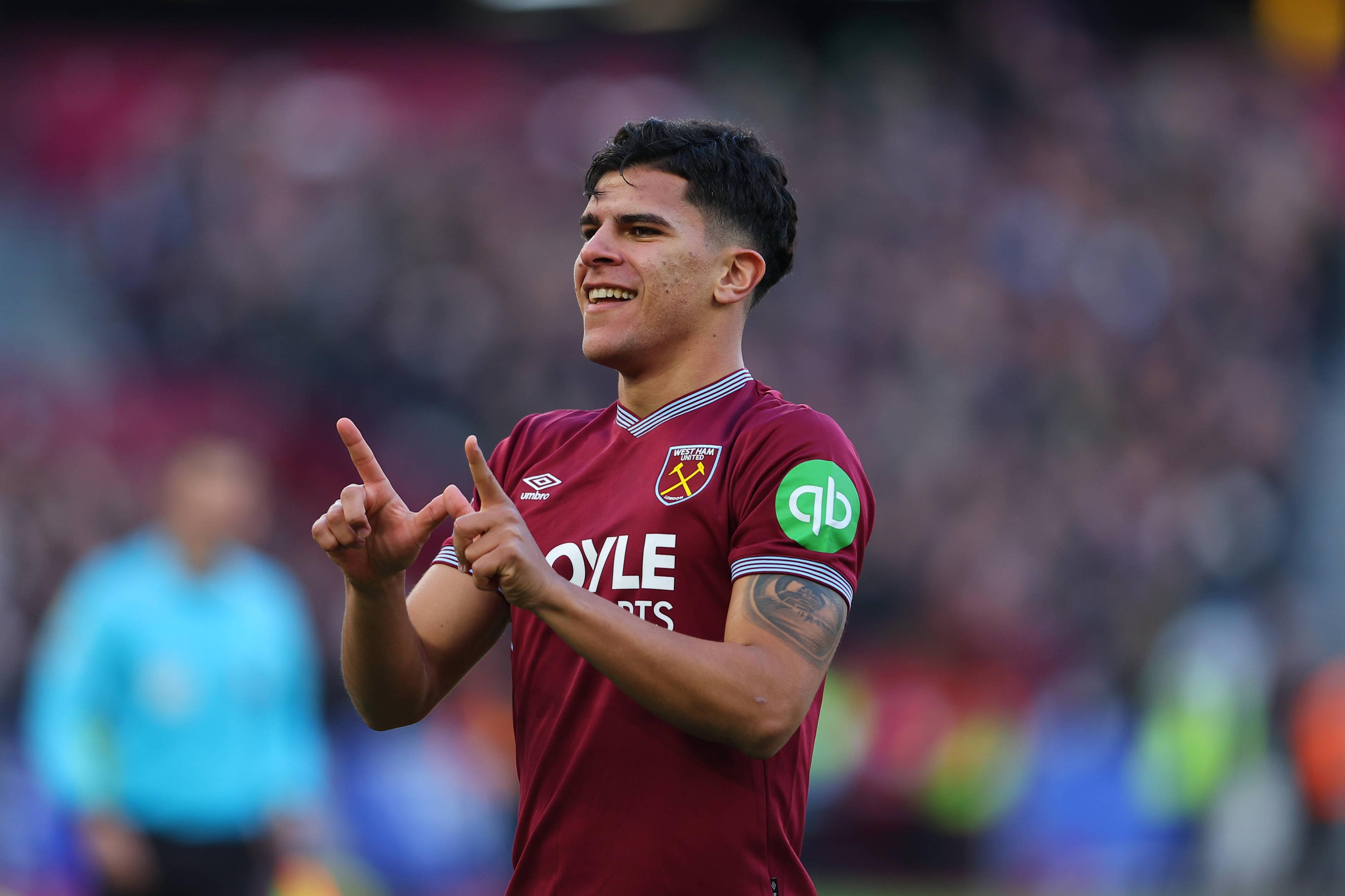 Mateus Fernandes esteve em evidência no West Ham, apesar da descida de divisão