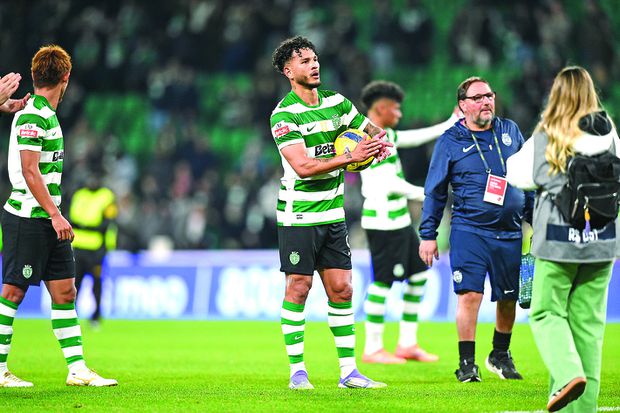 Luis Suárez levou a bola do jogo com o Rio Ave para casa - Foto: Sérgio Miguel Santos