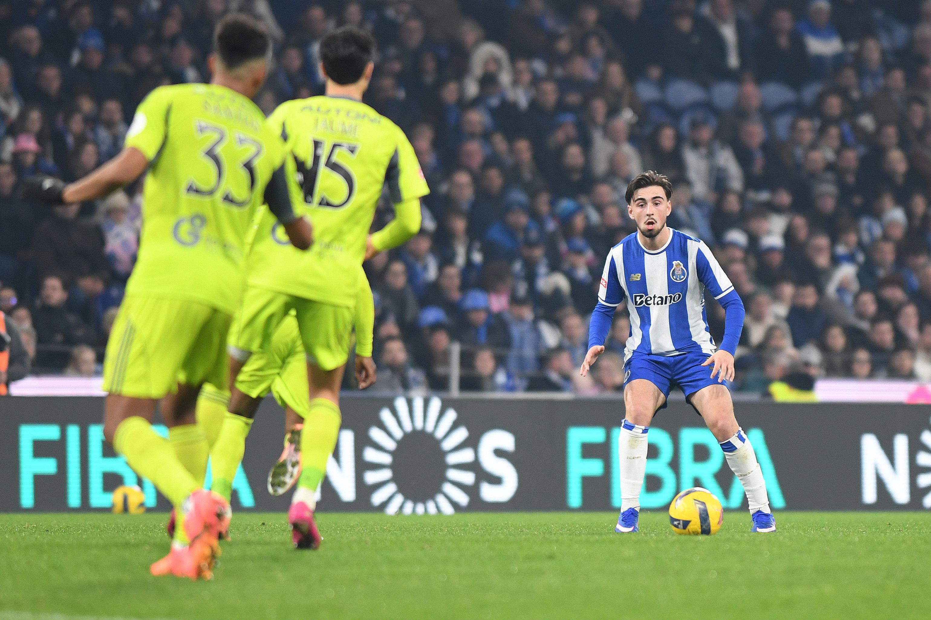 Martim Fernandes com a bola - Foto: Rogério Ferreira/Kapta+