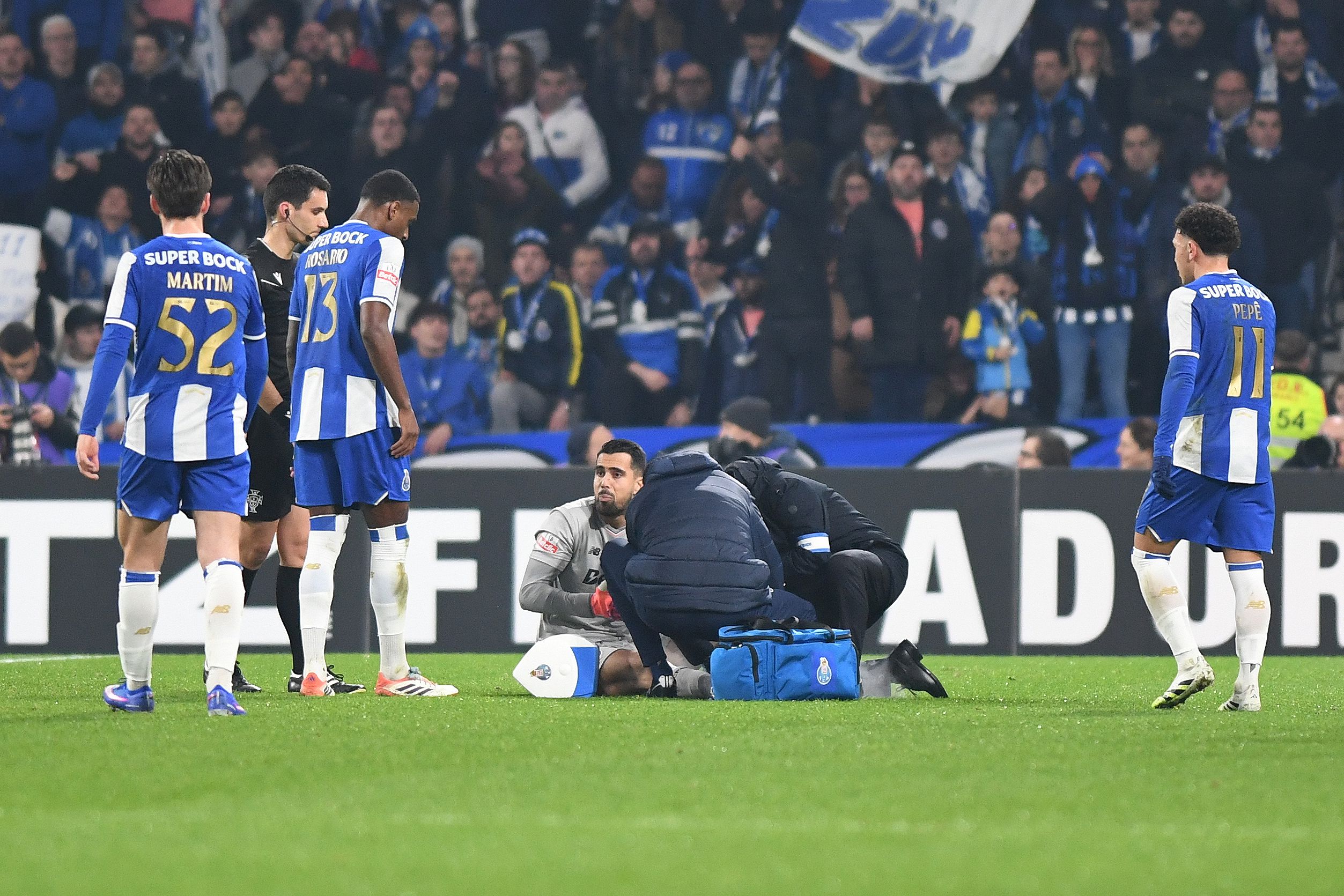 Diogo Costa assistido no FC Porto-Aves SAD - Foto: Rogério Ferreira/Kapta+