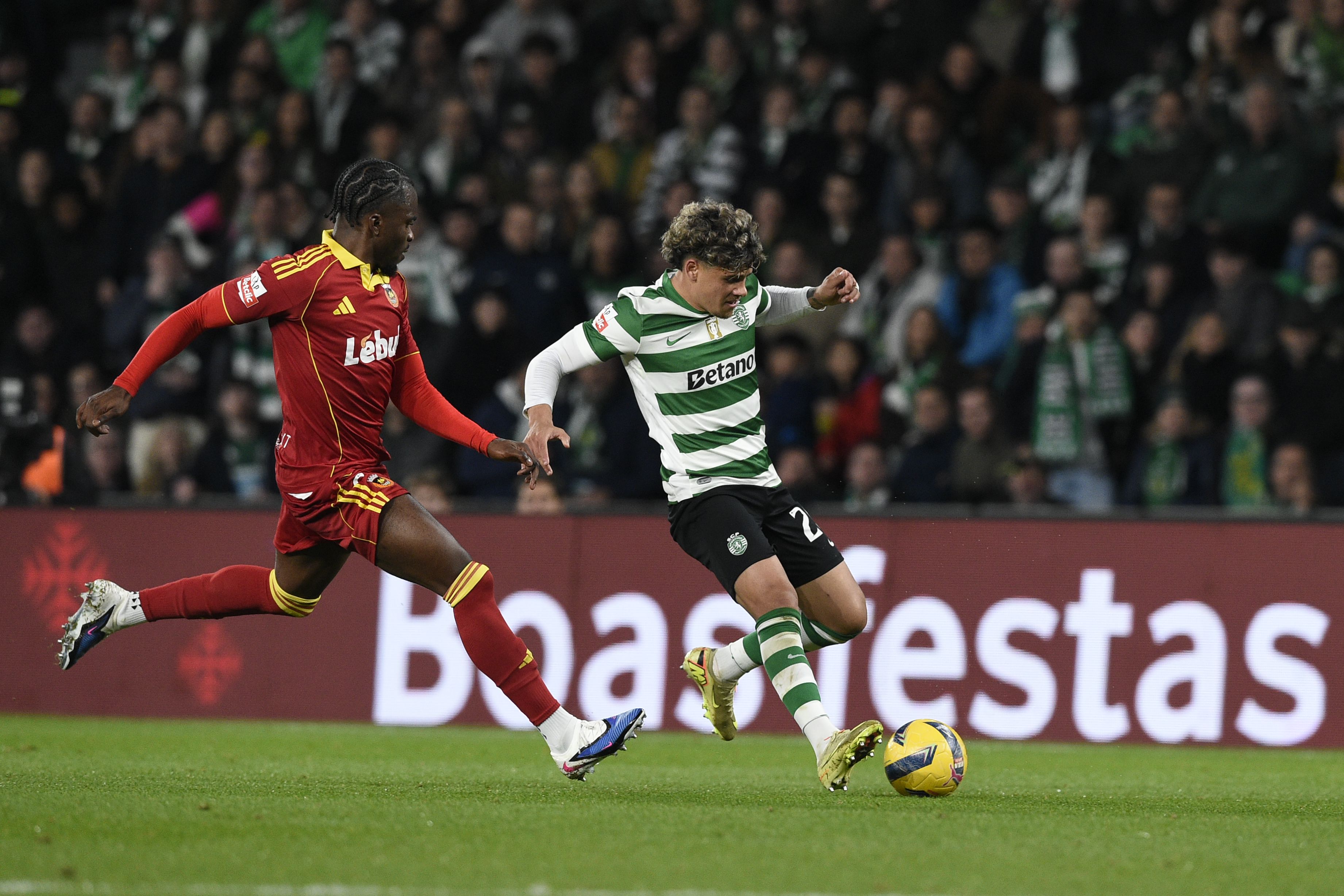 Maxi Araújo marcou segundo golo dos leões na goleada ao Rio Ave (4-0) (Foto Sérgio Miguel Santos)