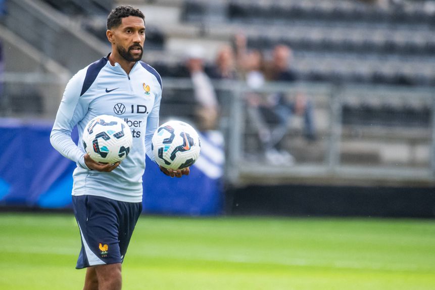 Gael Clichy vai assumir, pela primeira vez, um projeto como treinador principal