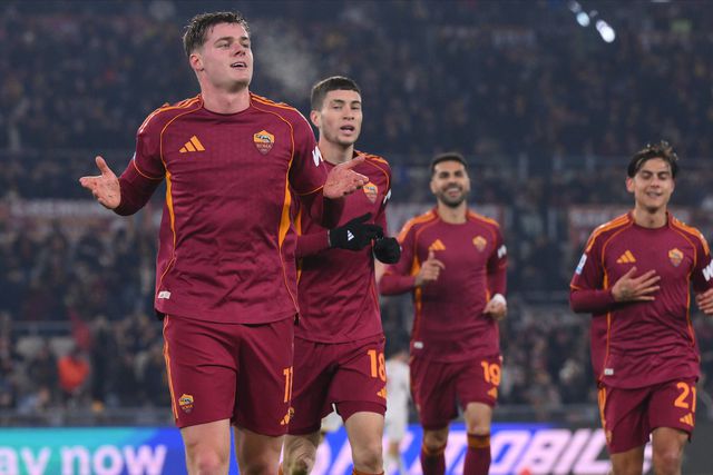 Festejo de Evan Ferguson frente ao Génova