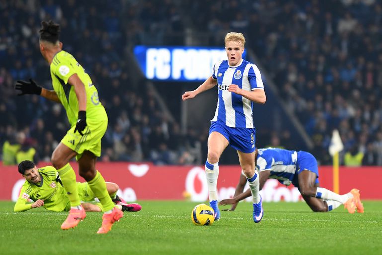 Froholdt conduz a bola frente ao Aves SAD - Foto: Rogério Ferreira/Kapta+