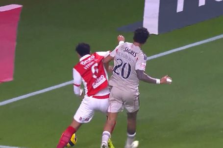 Tem razão o Benfica no golo anulado? Pedro Henriques esclarece