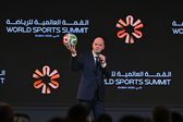 Gianni Infantino, Presidente da FIFA, na Cimeira Mundial do Desporto, no Dubai