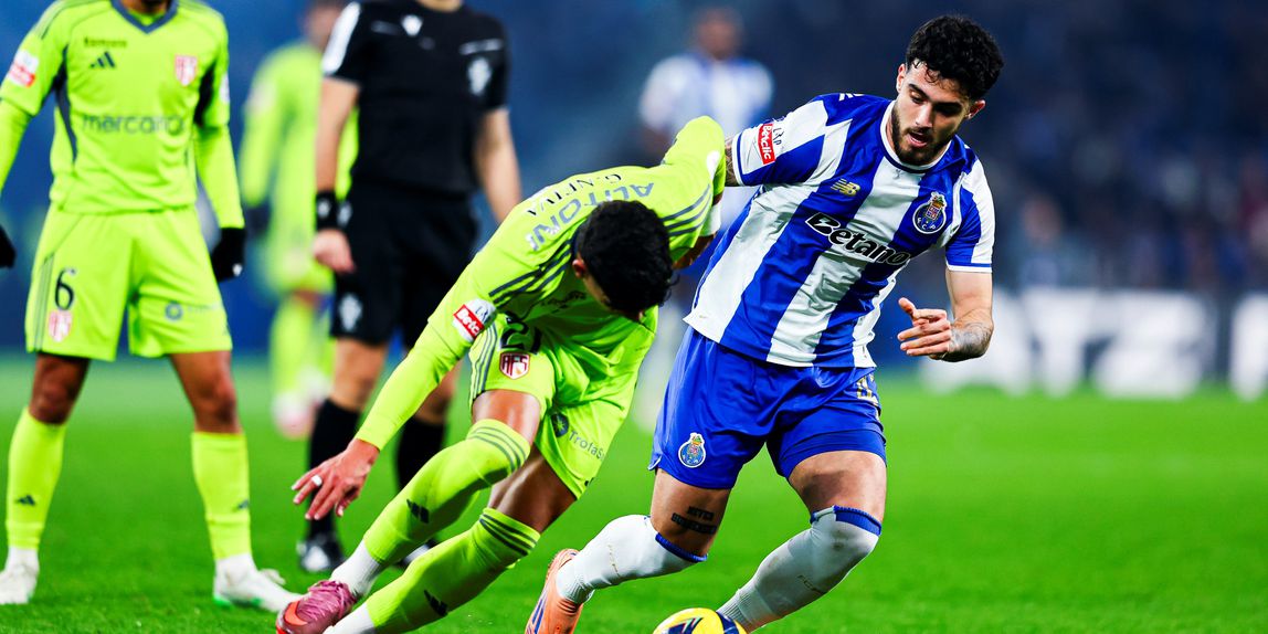 Alarcón entrou na segunda parte - Foto: FC Porto