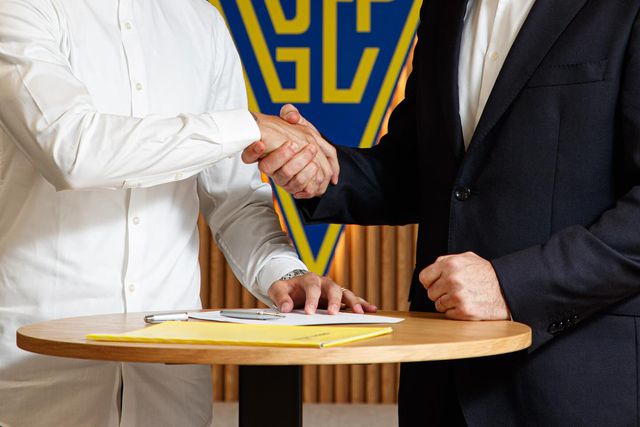 Mercado (oficial): em vez de um...o Estoril recruta dois reforços no Santos