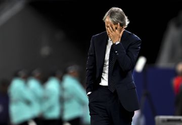 Vídeo: Roberto Mancini abandona o relvado durante a decisão de penáltis