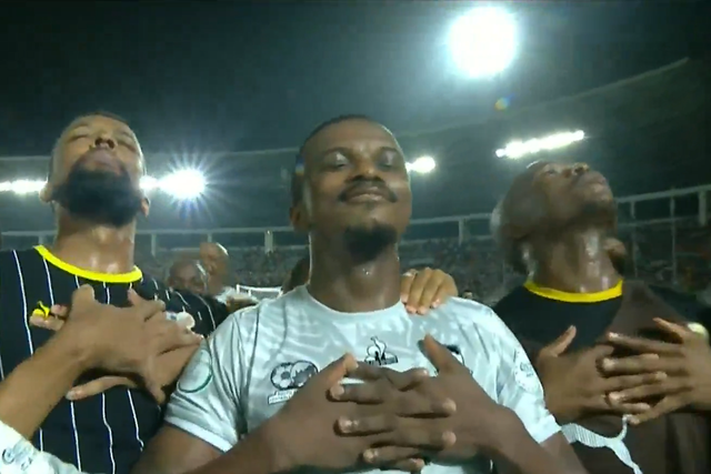 VÍDEO: jogador da África do Sul marca golaço de livre e celebra à Ronaldo