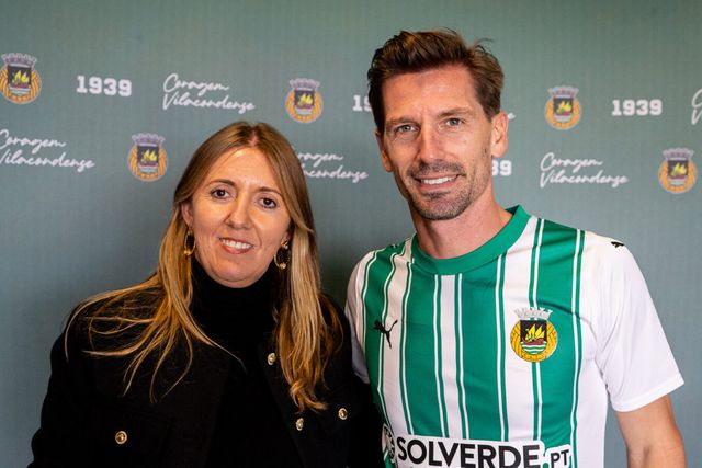 Mercado (oficial): Adrien Silva apresentado em Vila do Conde