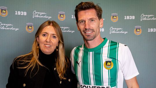 Mercado (oficial): Adrien Silva apresentado em Vila do Conde