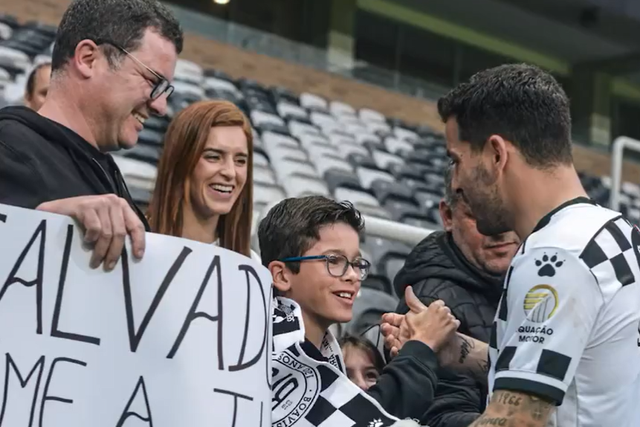 Salvador Agra surpreende jovem adepto com paralisia cerebral