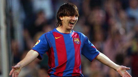 Guardanapo com o primeiro contrato entre Messi e o Barcelona vai a leilão