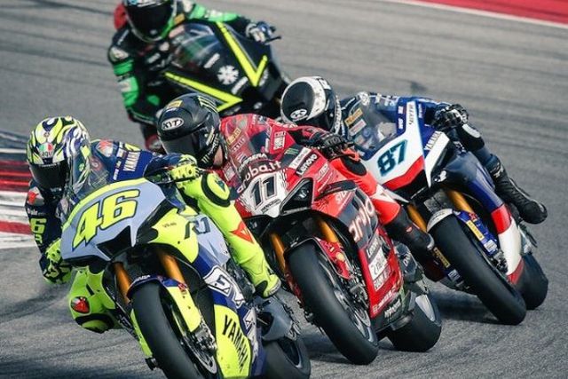 Valentino Rossi e os melhores pilotos de MotoGP da atualidade dão espetáculo em Portimão