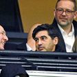 Paulo Fonseca a assistir ao jogo do Lyon, ao vivo, ao lado de John Textor