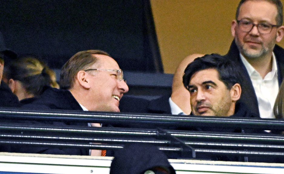 Paulo Fonseca a assistir ao jogo do Lyon, ao vivo, ao lado de John Textor