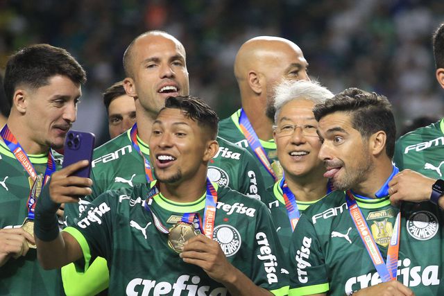 Rony a festejar a conquista de mais um título no Palmeiras, com Abel Ferreira