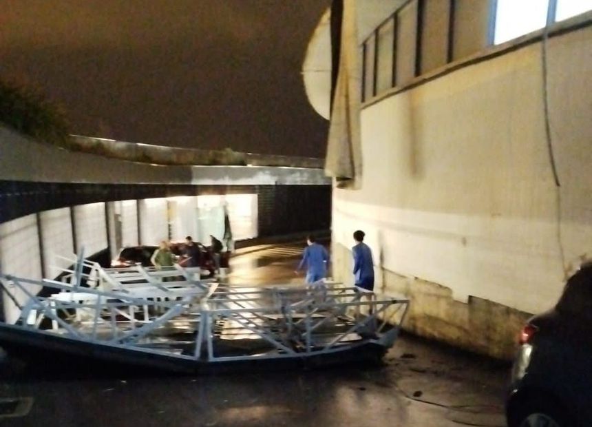 Placard eletrónico caiu