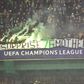 Membros da claque Juventudo Leonina utilizavam artefactos pirotécnicos e exibiram uma faixa com a seguinte mensagem para a UEFA: «Surpresa, filhos da mãe»