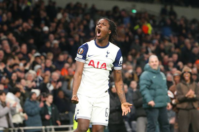 Ajayi a festejar o seu primeiro golo pelo Tottenham