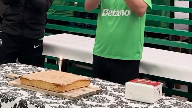 Sporting canta os parabéns a Paulinho