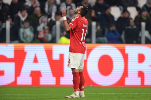 Pavlidis a celebrar o primeiro golo do Benfica em Turim