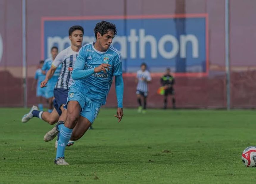 Gabriel Soto, extremo esquerdo de 18 anos, tem dado nas vistas no Sporting Cristal, agora inicia nova fase da carreira ao serviço do Santa Clara