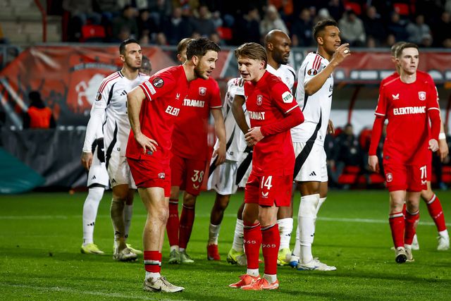Besiktas a defender um canto do Twente