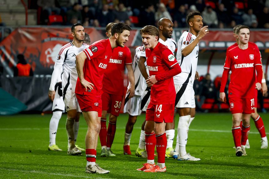 Besiktas a defender um canto do Twente