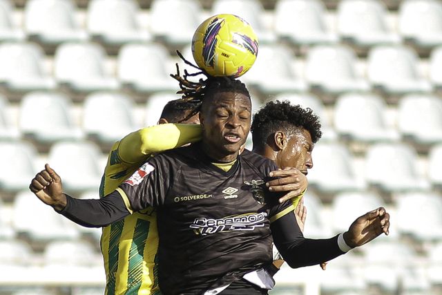 Mercado (oficial): Banza herda camisola 17 de Nani no Estrela da Amadora